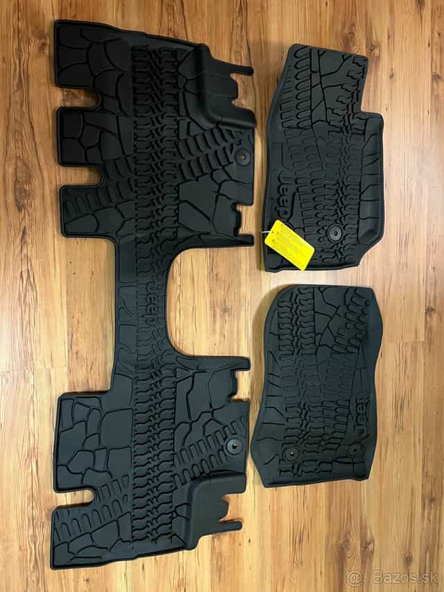Predám originál gumene koberce MOPAR na Jeep Wrangler