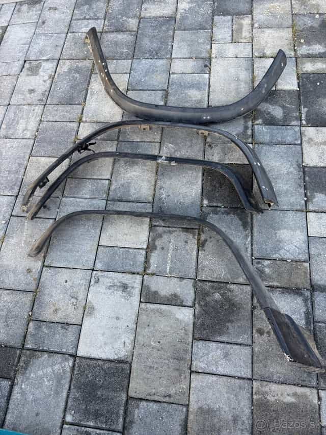 Povodne plastove Lemy Nissan Patrol y60 wagon