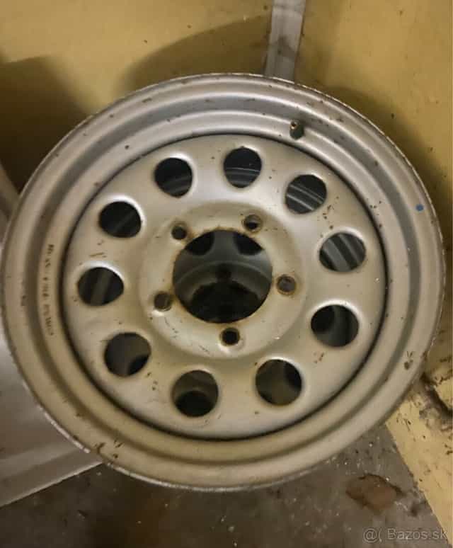 Suzuki Jimny a Samurai plechove disky r15 ,4kusy