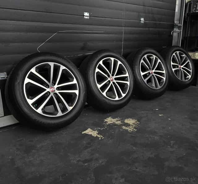 Letná sada Jaguar F-Pace 255/55 R19 Goodyear DOT1124 8mm