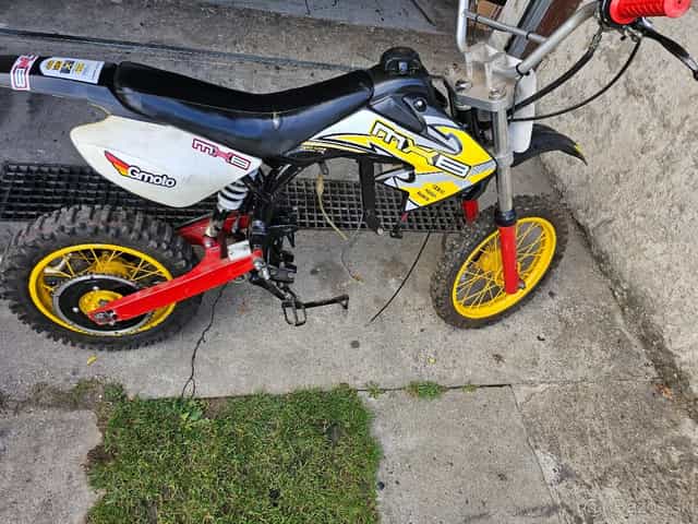 Pitbike kostra s držiakom na pionierový motor.