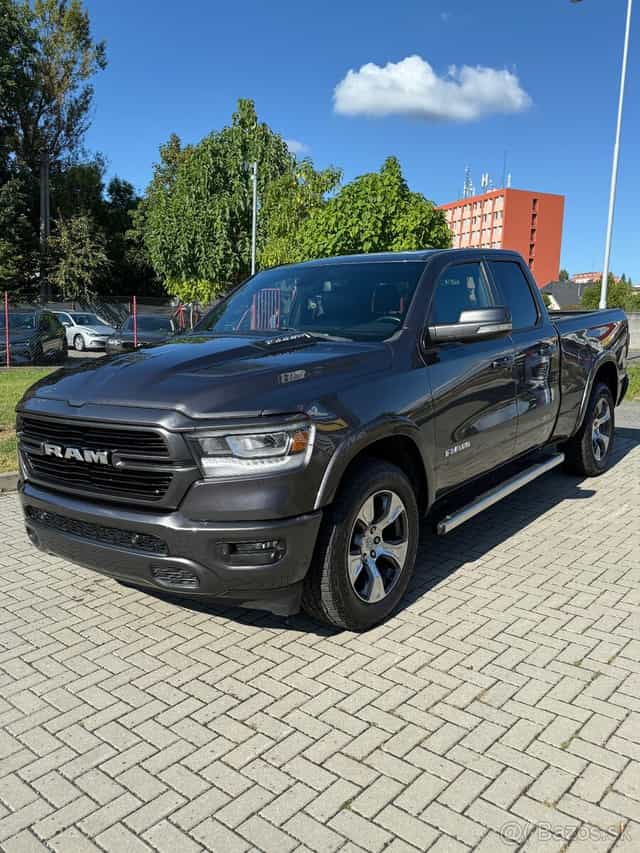 Dodge RAM 1500 5.7 V8 HEMI, 2019, Laramie, kůže , 96.000km