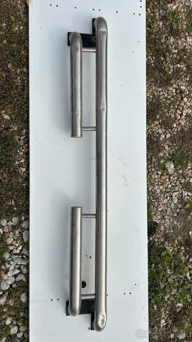 Zadny nerezovy naraznik