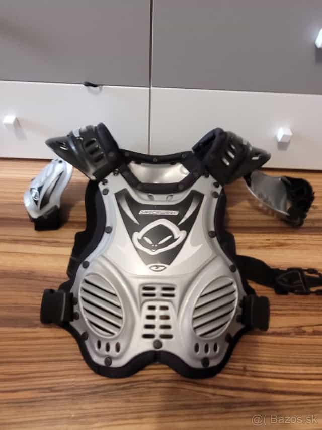 juniorský hrudný chránič UFO 8-12 rokov