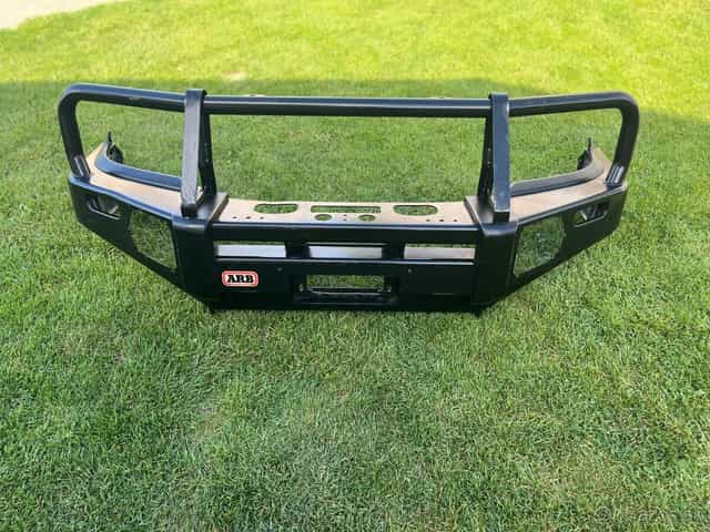 Pevnostný nárazník ARB Deluxe Sahara – Toyota Hilux 2011+