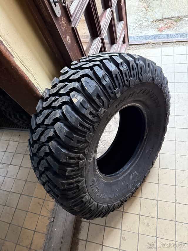33x12.5 r15 STT Cooper