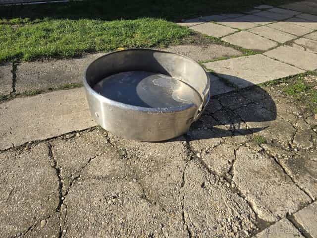 Kryt rezervy Nissan Patrol