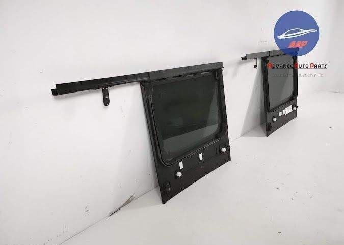 Geam Dreapta Spate original Land Rover Defender 2 [2019 - 2020] Land R