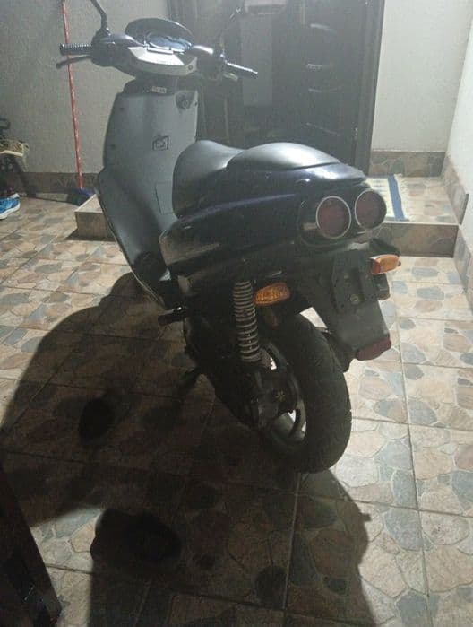 Vând scuter Aprilia SR 80cc Pe apă