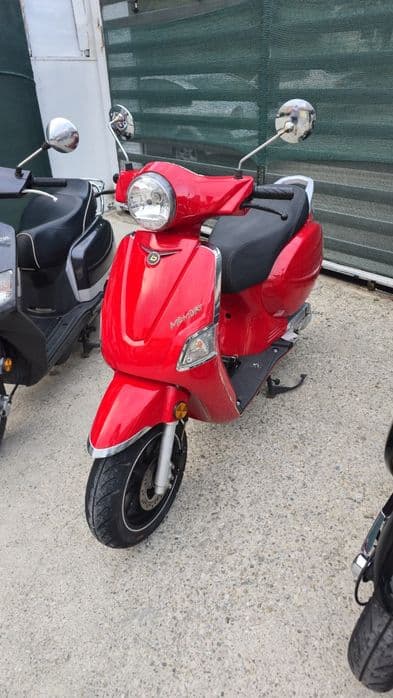 SCUTERE  49 și 125cc OCAZIE