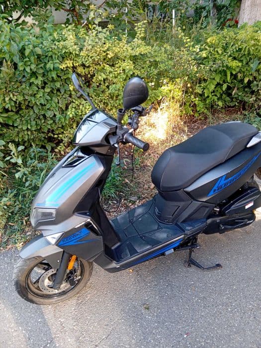 Vând scuter keeway hurricane