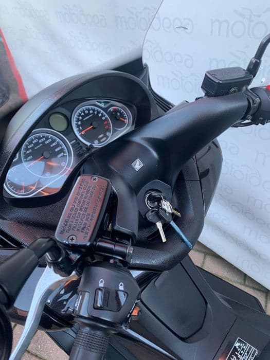 Motoideea vinde  HONDA SWT Silverwing  400  2014 ABS Rate Garantie