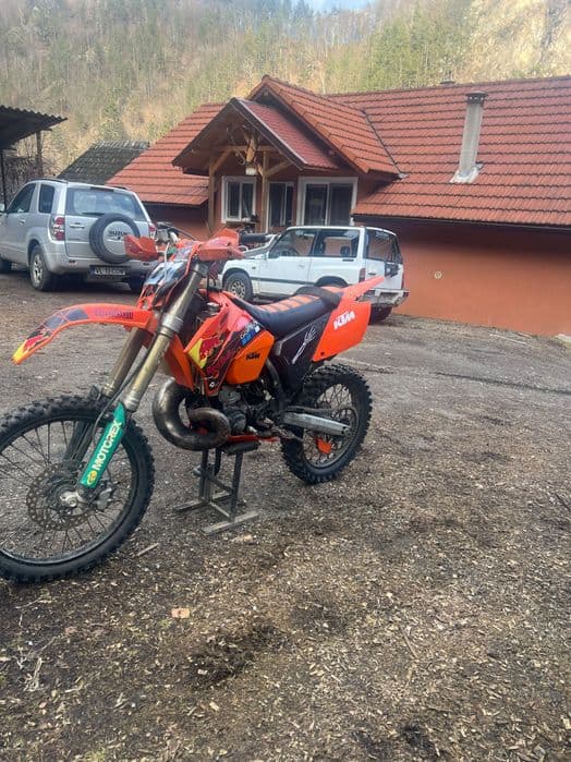 Vând KTM 250 SX.