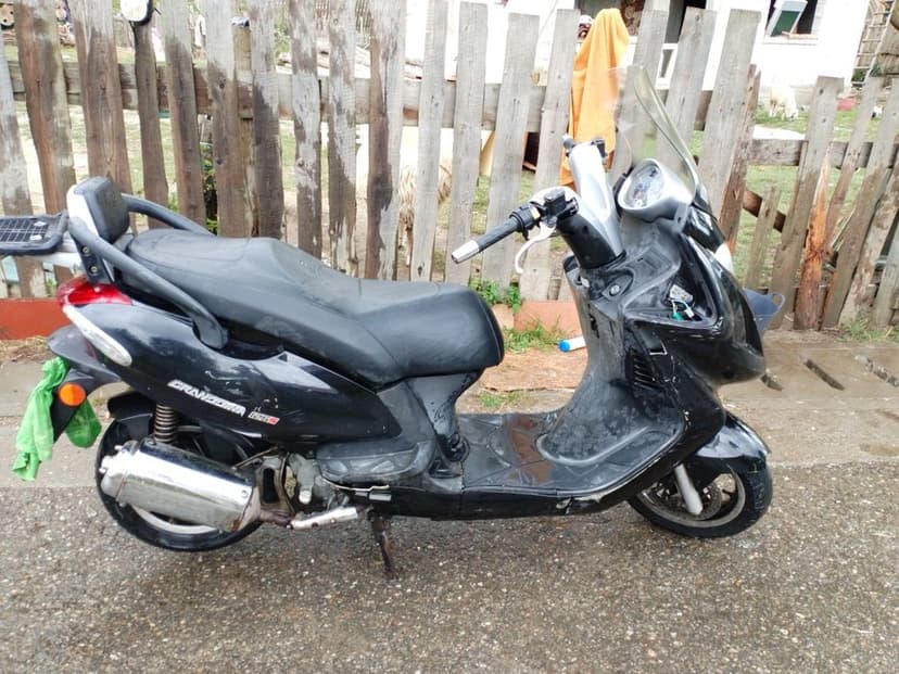 Vând KYMCO 125S porneste la sfert de cheie