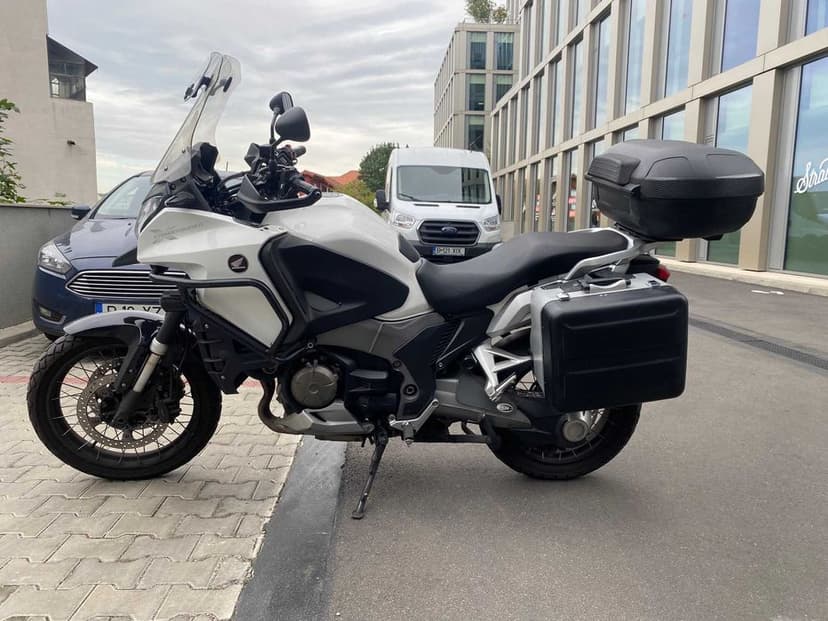 Motocicleta Honda VFR1200XD Crosstourer.