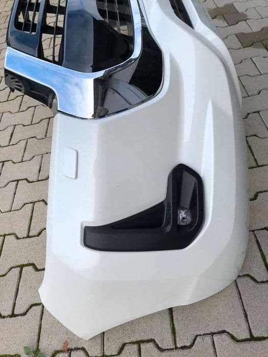 grila originala  toyota hilux 2022 -