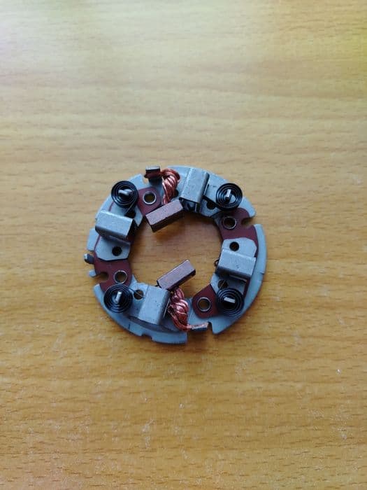 Vand platou și perie electromotor