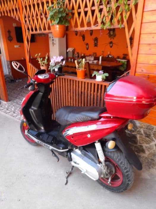 Scuter de vânzare fără nici un defect fără zgârietură pornire la buton