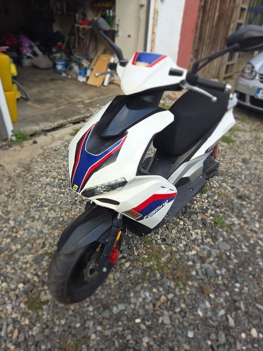 Vând scuter 49 cmc