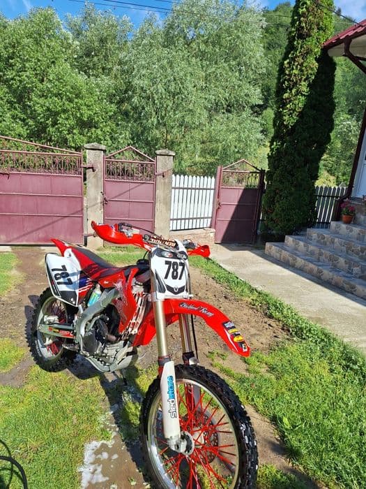 Vând Honda crf 250 r