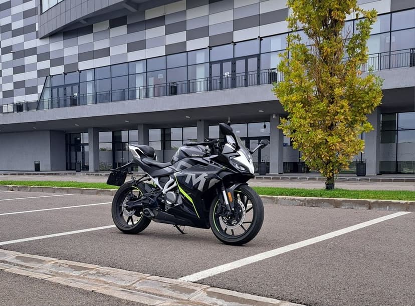 Motocicleta A2 CFMOTO 300SR - ABS