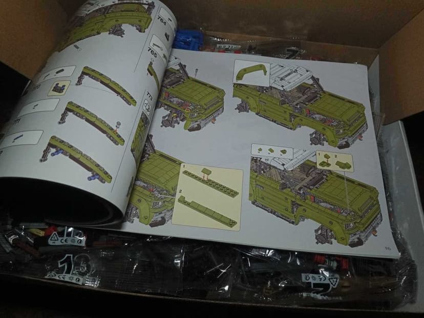 NOU TIP brand L NOU Land Rover Defender 42110 2573 pcs