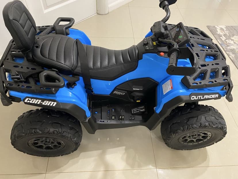 Vând ATV 4x4  CAN AM