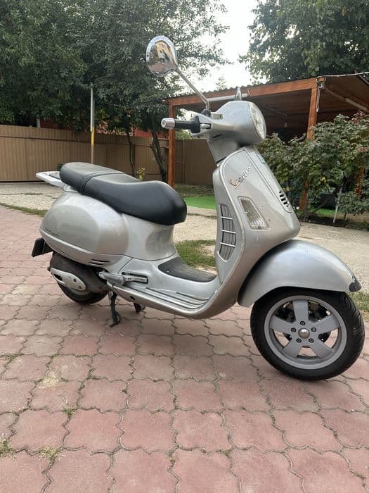 Piaggio Vespa GT 200