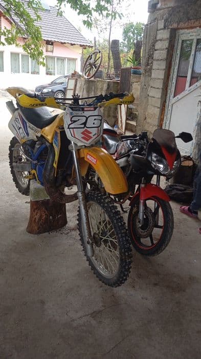 Vând cross Suzuki RM 250 2t Powervalve perfect funcțional