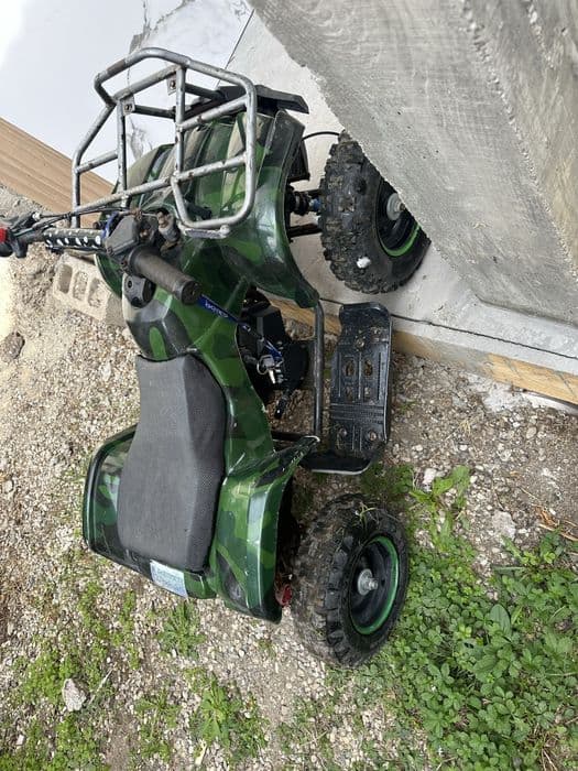 Se vinde ateveu pt copii cu pornire la demarou