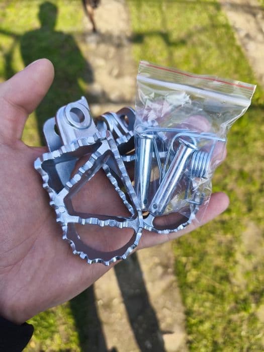 Vând scărițe pentru cross