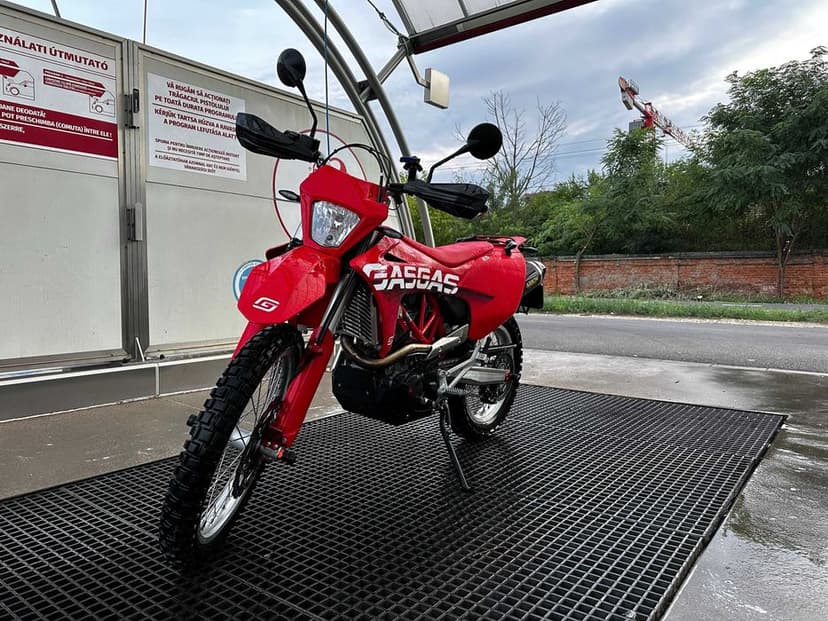 GASGAS ES700 - 2700km/ garantie 2026/ ktm 690/ husqvarna 701