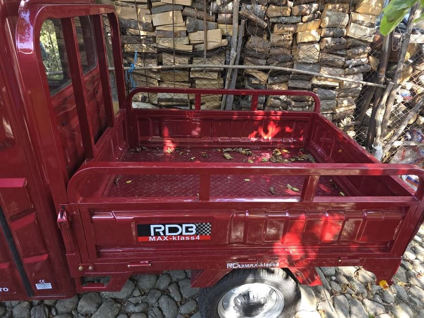 Triciclu electric cu volan, RDB MAX KLASS. Preț 14.7000 lei