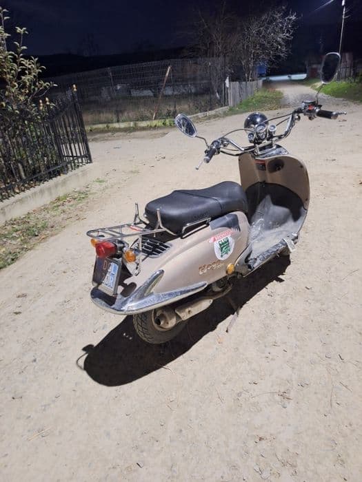 Vând/schimb  scuter 80cc 4T