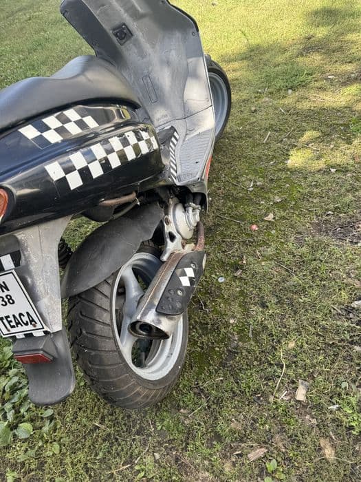 Vand sau schimb scuter aprilia