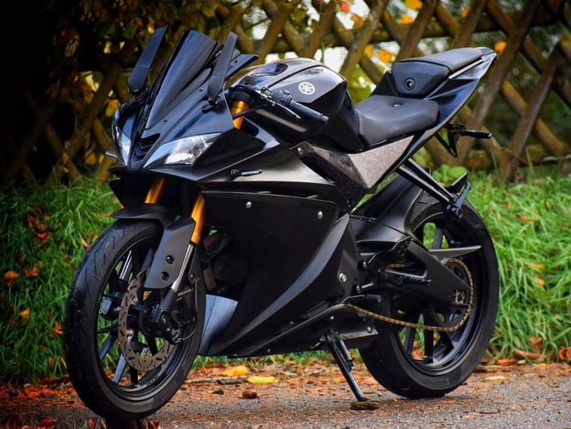 Yamaha yzf 125 2018 cu Abs pot ajuta la transport yzfr125 cbr rc mt du