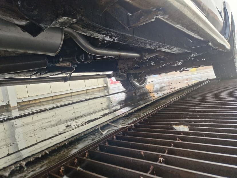 Sasiu cu cabina Toyota Hilux in stare foarte buna 2006-2015