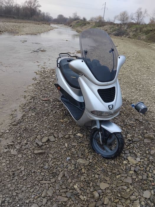 Vând scuter Peugeot