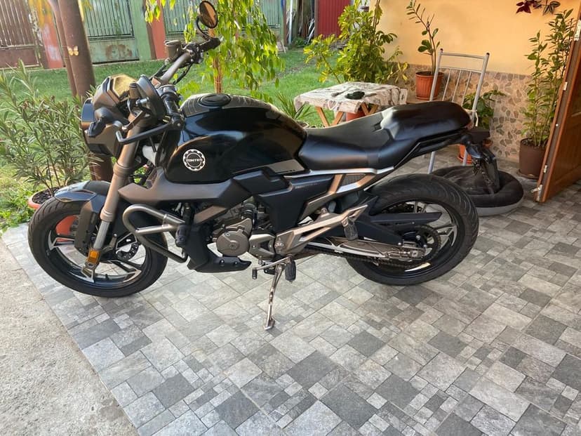 Vând Daytona Zontes G125 pentru reparat sau dezmembrat.