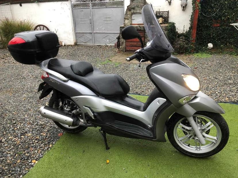 Vand scuter Yamaha X-City 250