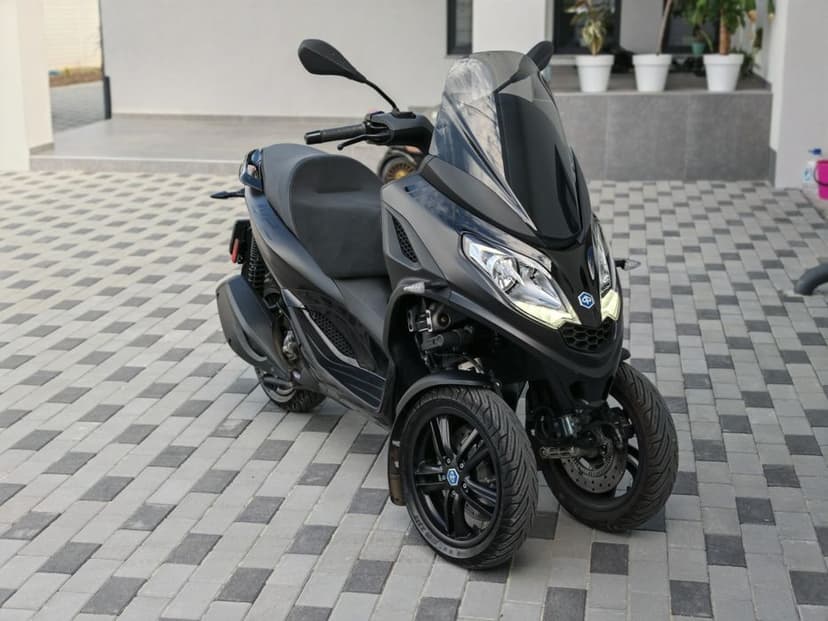 Piaggio Mp3 Hpe 300 2024 5000 Km Garanție! Permis cat B Proprietar!