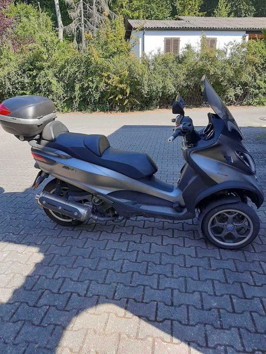 Vind Piaggio mp3 500 .an fab. 2018..km.8000.cauciucuri ,fața spate noi