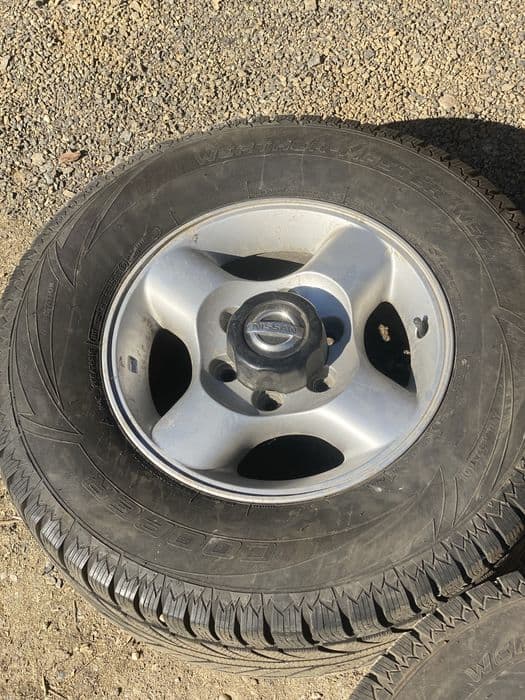 Vand 4 jante cu cauciucuri nissan navara