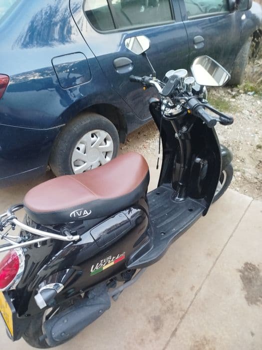 Vând scooter venti50