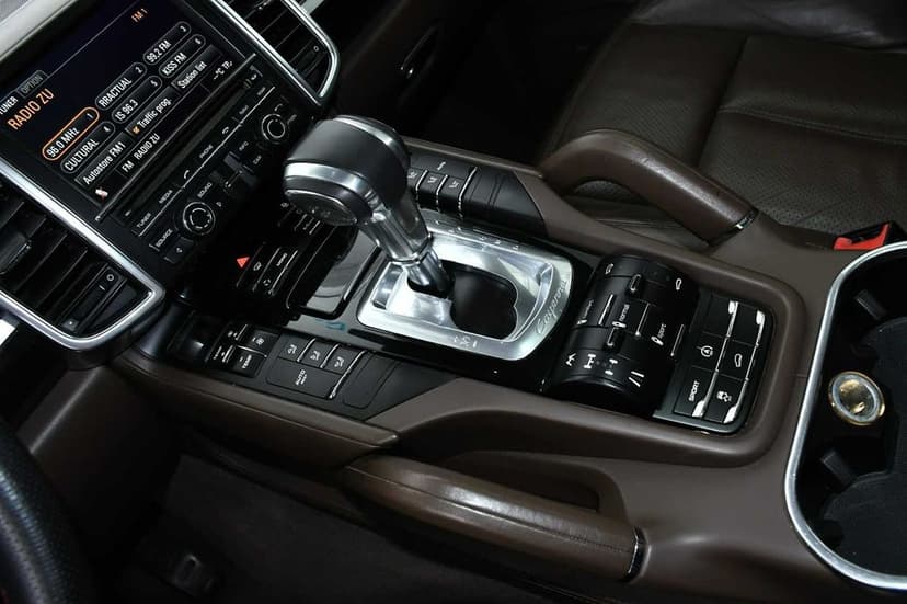 Porsche Cayenne 2013/Alb