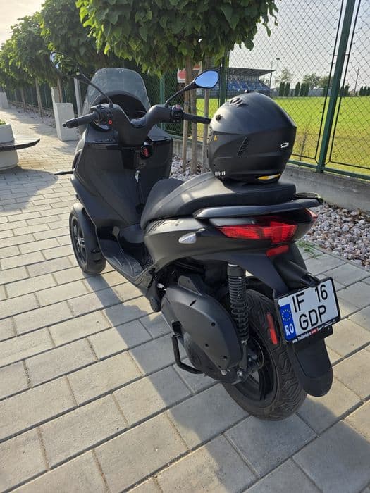 Scuter Piaggio MP3 se conduce cu categoria B ca nou impecabil
