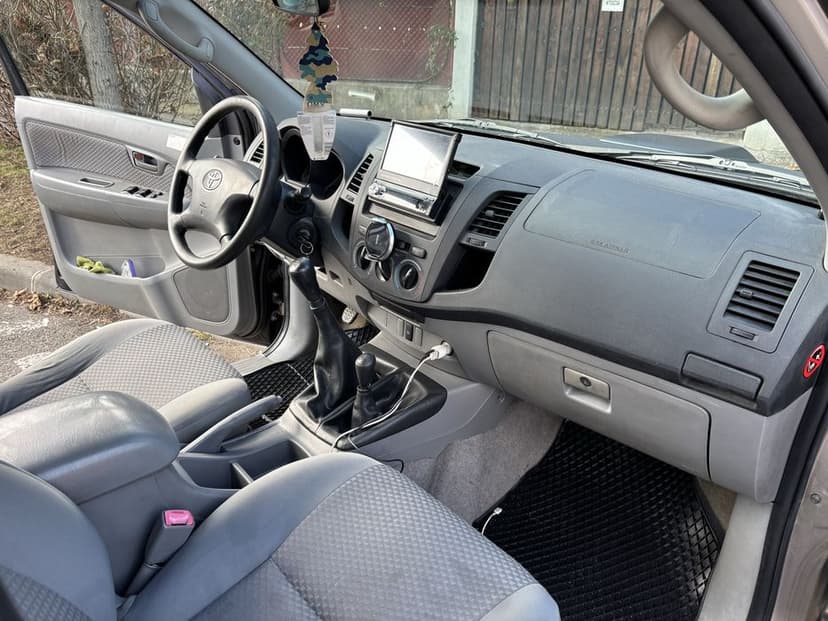 Vând Toyota Hilux
