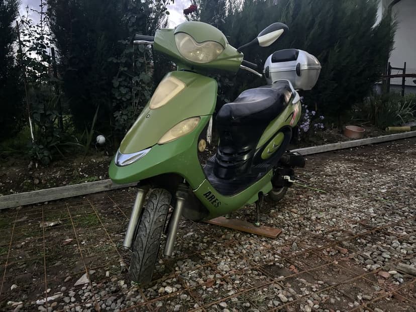 Vand scuter in stare bun