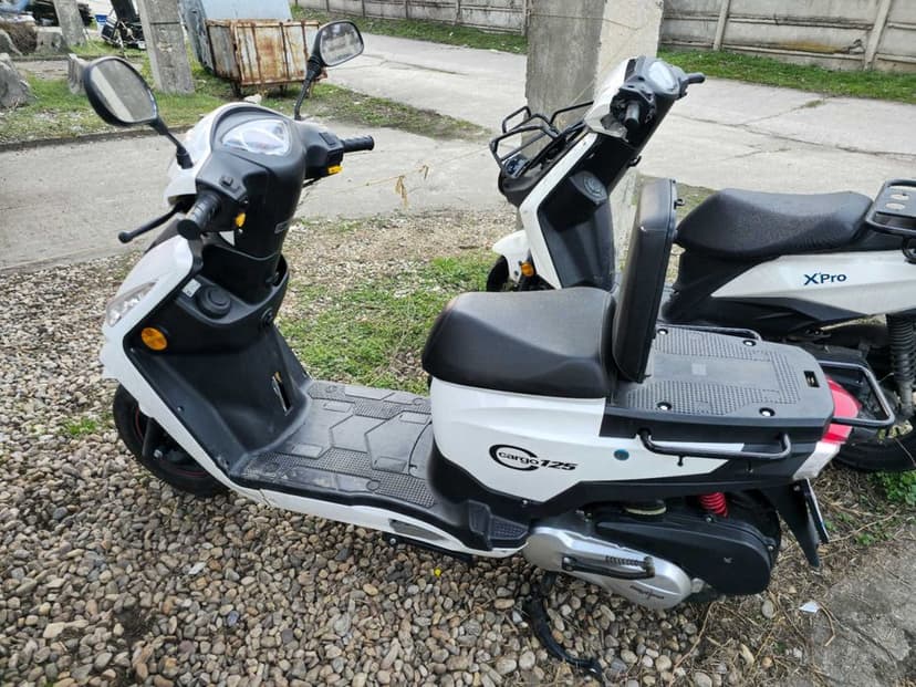 Vand Scuter in 6 rate. 125 cc, ABS, benzina, an 2023, 1650 euro
