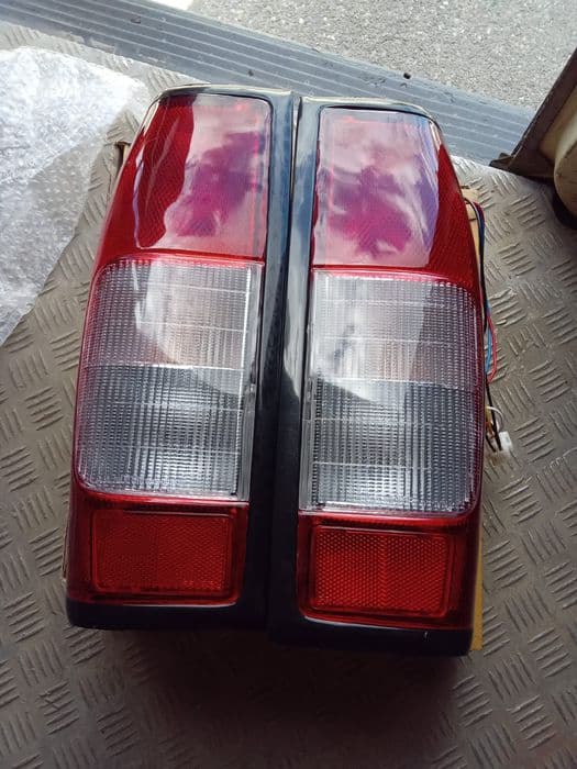 Lampa stop far spate nissan navara de la an 1998 la an 2010  stop nou